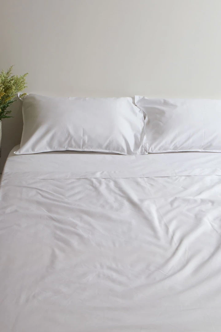 Home Lab 1000TC 100% Cotton Hotel Luxe Sheet Set King White Cushion, Throws & Linen 4 Home Lab 1000TC 100% Cotton Hotel Luxe Sheet Set King White Cushion, Throws & Linen