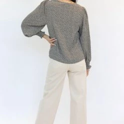 Among The Brave In Love Tobacco Ditsy Floral LS Shirred Cuff Tie V Neck Top Fashion 11 Among The Brave In Love Tobacco Ditsy Floral LS Shirred Cuff Tie V Neck Top Fashion