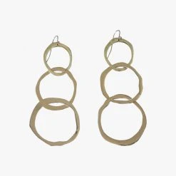 Flo Gives Back 15% To Women In Need Accessories Linked Gold Circle Earrings