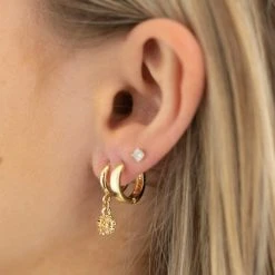 Flo Gives Back 15% To Women In Need Accessories Daisy Gold Huggie Hoop Earrings