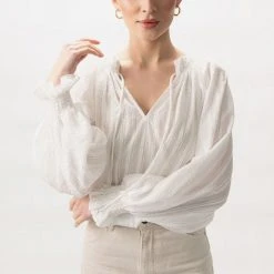 Ivy + Jack Fashion Jade White Texture LS Raglan Shirred V Neck Elastic Hem Top