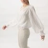 Ivy + Jack Fashion Jade White Texture LS Raglan Shirred V Neck Elastic Hem Top