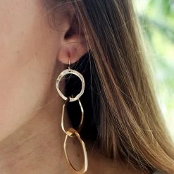 Flo Gives Back 15% To Women In Need Accessories Linked Gold Circle Earrings