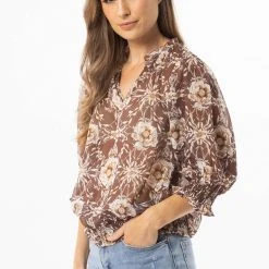 Seeking Lola Fae Brown Floral V Neck SS Shirred Hem Top Fashion