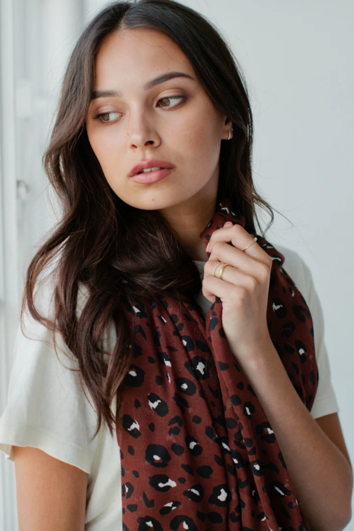 Sophie Accessories Leopard Scarf Maxi Rosewood 3 Sophie Accessories Leopard Scarf Maxi Rosewood